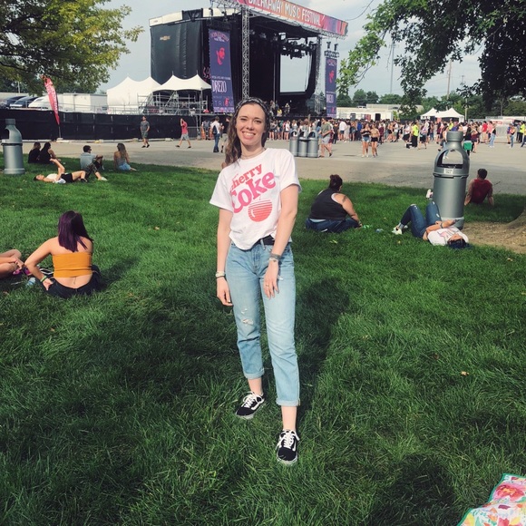 Meet your Posher, Kayla - Picture 1 of 1